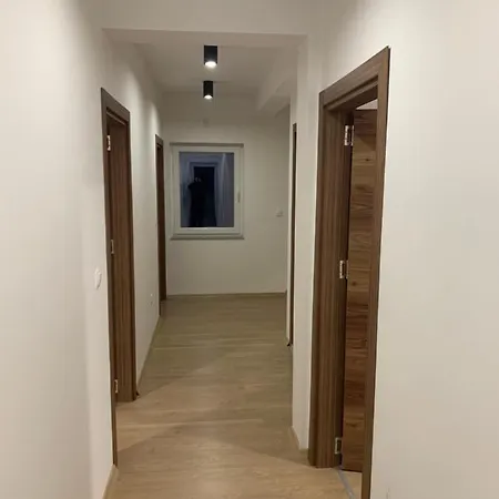 Βίλα Luxury M Near 2km Away From With Private Swimming Pool & Sauna &jacuzzi