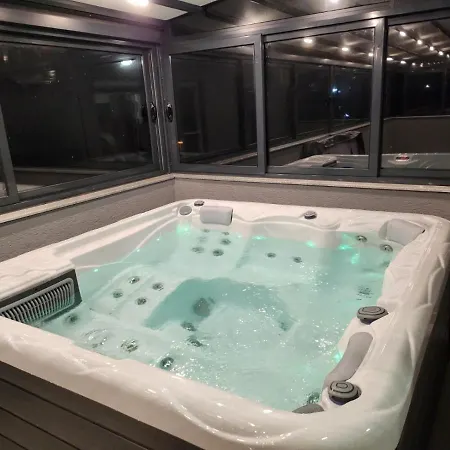 Βίλα Luxury M Near 2km Away From With Private Swimming Pool & Sauna &jacuzzi *