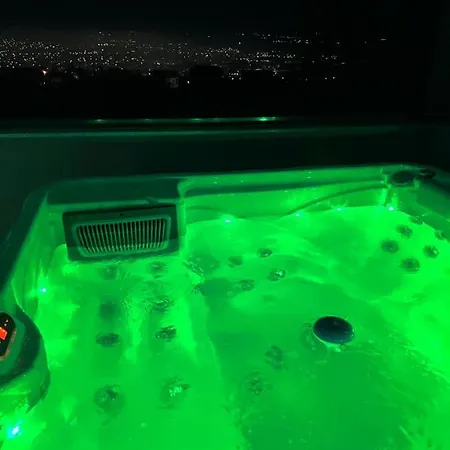 Βίλα Luxury M Near 2km Away From With Private Swimming Pool & Sauna &jacuzzi